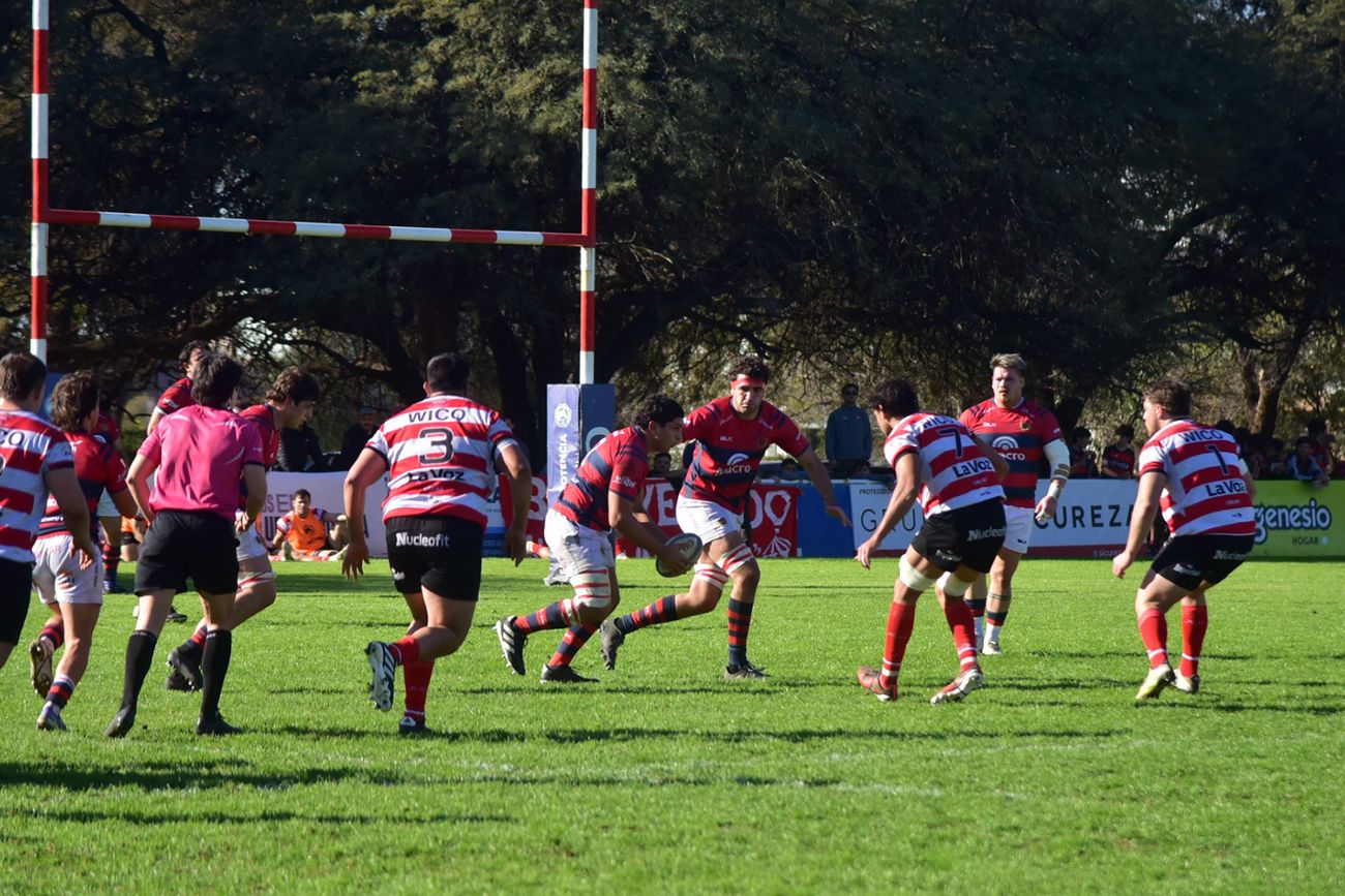 Jockey sufrió hasta el final, venció a La Tablada y llegó invicto a los cuartos del Torneo del Interior A