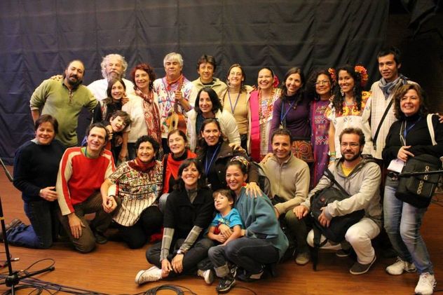 Con colegas del Mocilyc de América Latina, en Colombia, uniendo culturas a través del arte.
