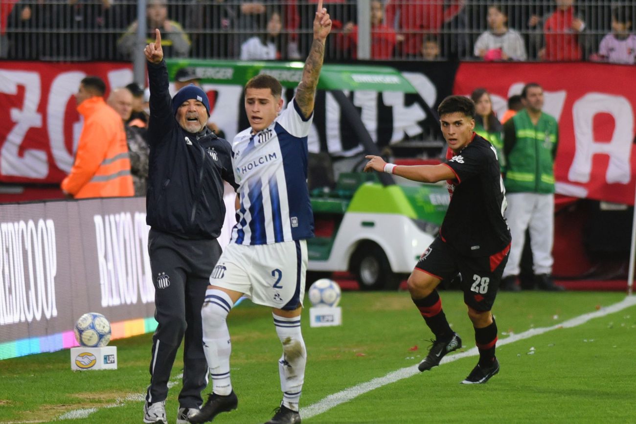 El Talleres de Sampaoli, primer acto. Fue 0-1 con Newell's en Rosario, por la fecha inicial del Torneo Clausura 2026. La novedad de la línea de "5", la inclusión del pibe Chamorro, un Talleres que llegó más al final y uno que tuvo un primer tiempo para el olvido.