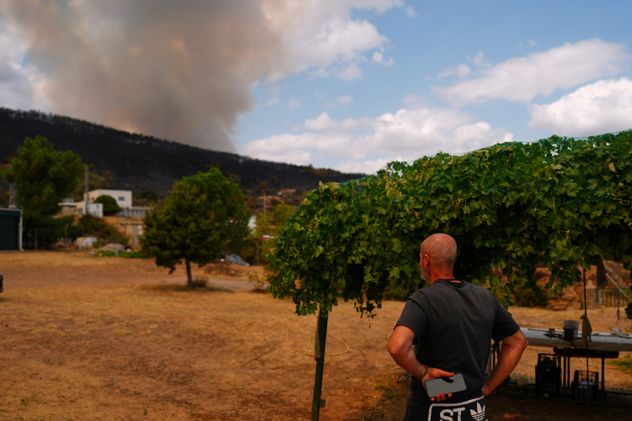 Incendios descontrolados en España: Pedro Sánchez admite que “la situación es compleja”