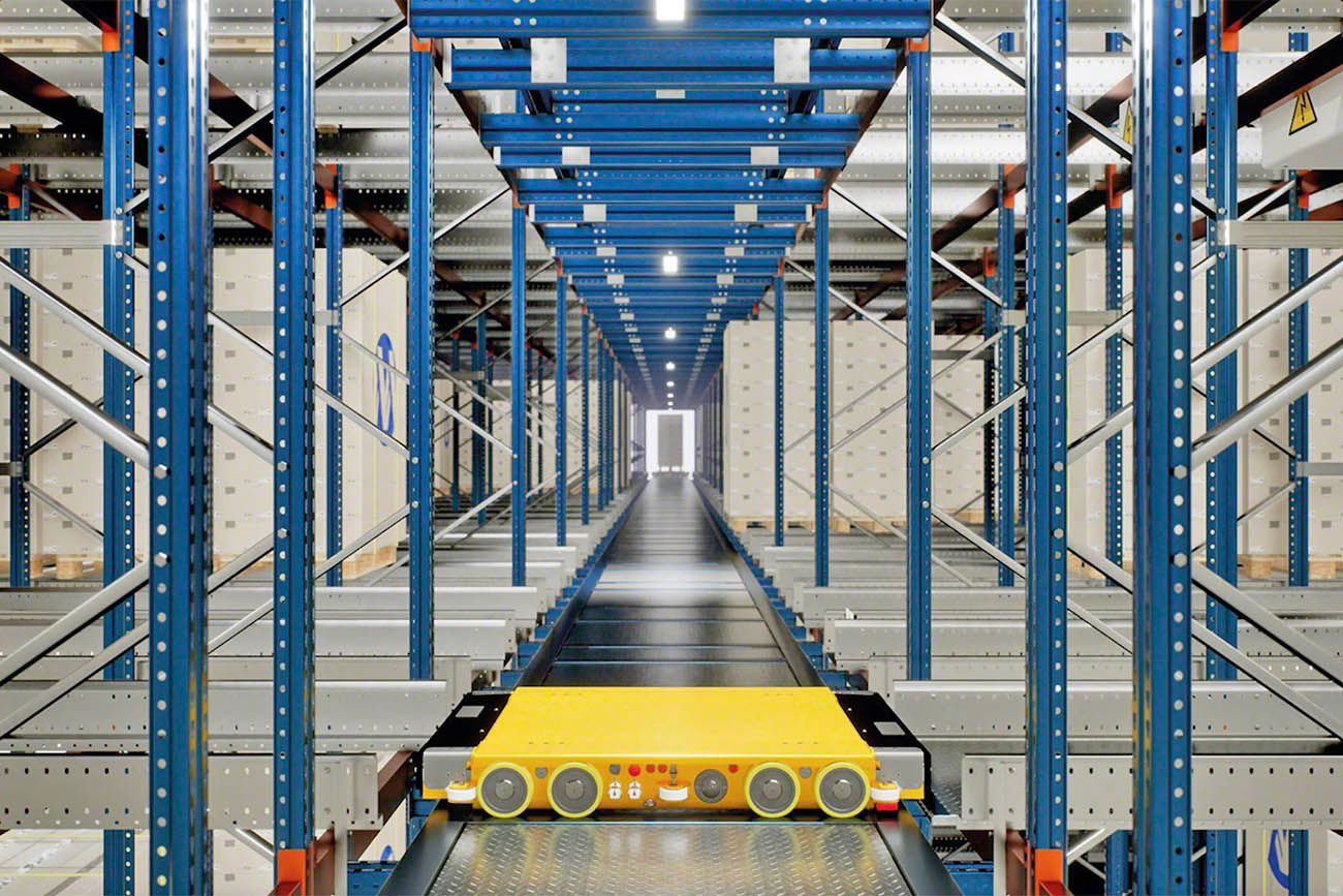 El Pallet Shuttle Automático 3D es un sistema de almacenaje de alta densidad que funciona a partir de un carro eléctrico multidireccional y autónomo.