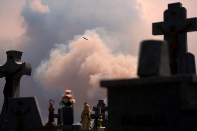 Incendios descontrolados en España: Pedro Sánchez admite que “la situación es compleja”