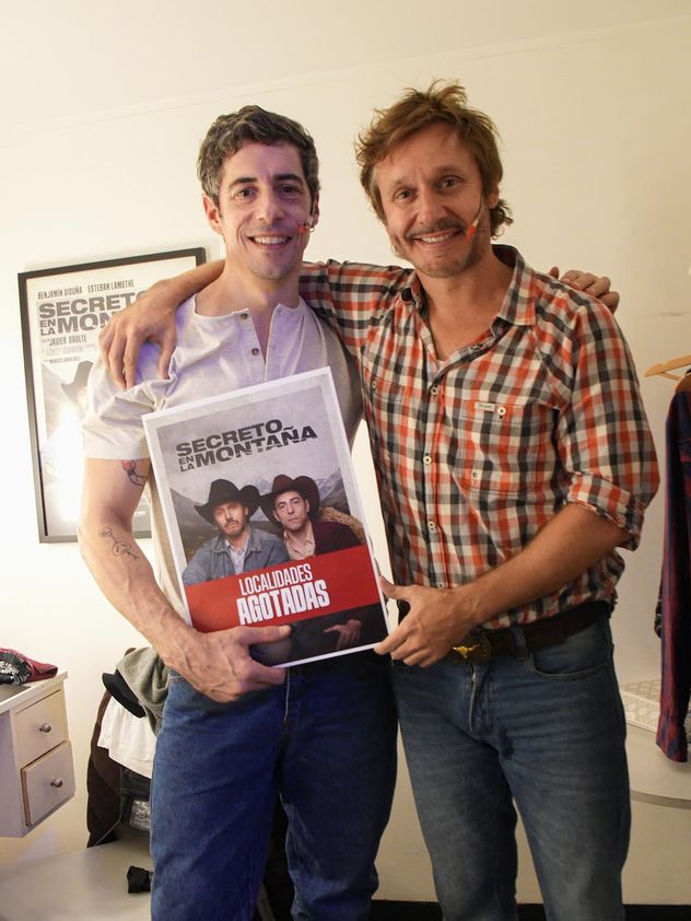 Esteban Lamothe y Benjamín Vicuña protagonizan "Secreto en la montaña" en calle Corrientes
