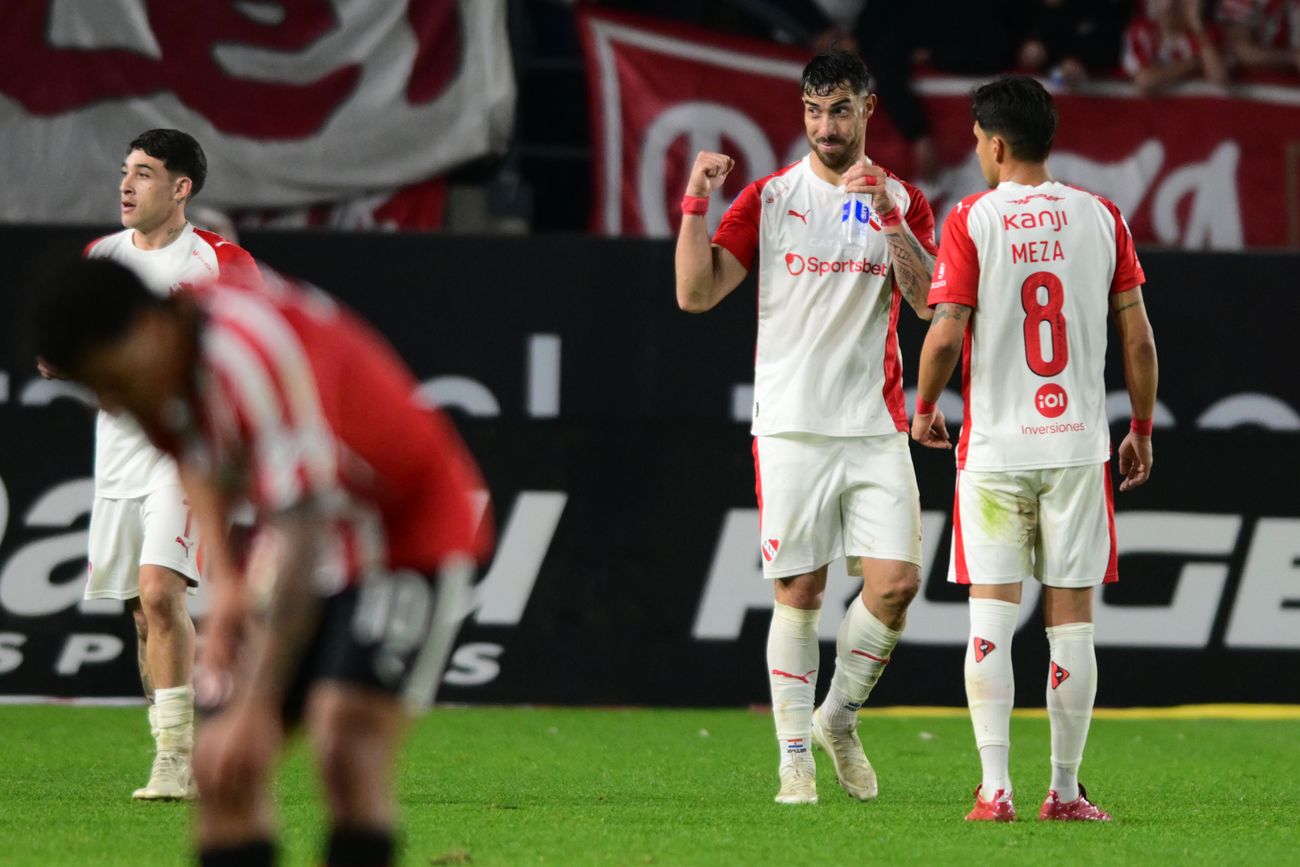 Independiente abrió el Clausura con una valiosa victoria por 2-0 ante Estudiantes en La Plata. (Fotobaires)