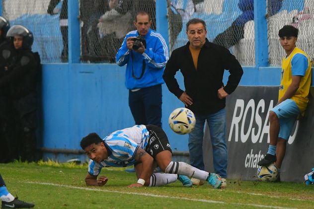 Racing de Córdoba enfrentó a San Telmo y le ganó sobre el final en Nueva Italia 