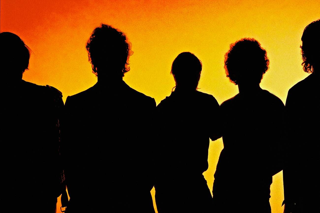 The Strokes, a contraluz. (Sony Music)