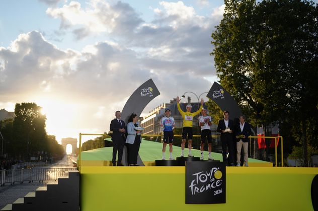 El podio con Pogacar, el belga Remco Evenepoel y el mejicano Isaac del Toro.