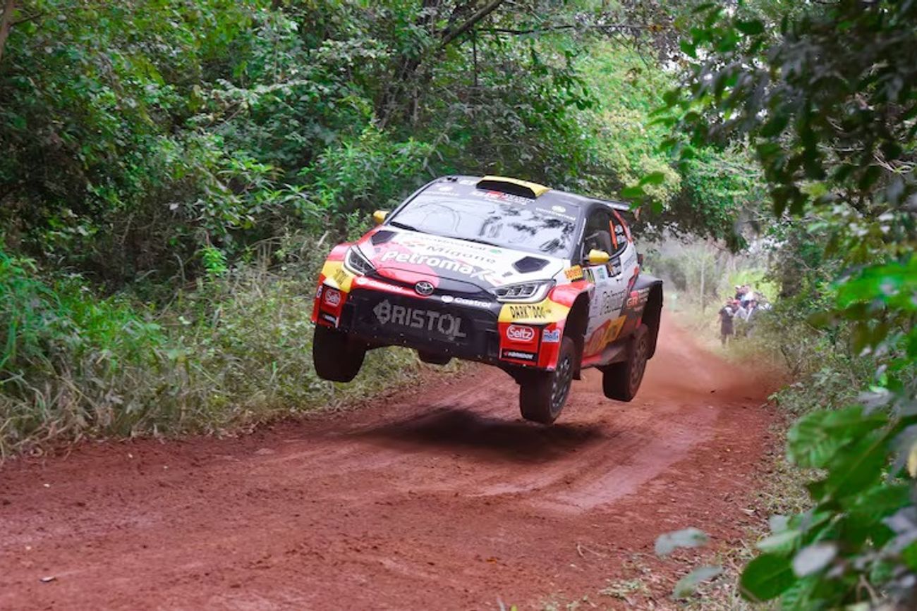 El paraguayo Gustavo Saba se impuso en el Rally de la Cordillera, disputado en su papís y navegado por el cordobés Pablo Olmos. (Prensa Codasur)