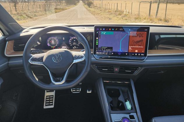 Sobresale mucho la pantalla multimedia de 15”,  muy al estilo de los actuales autos chinos.