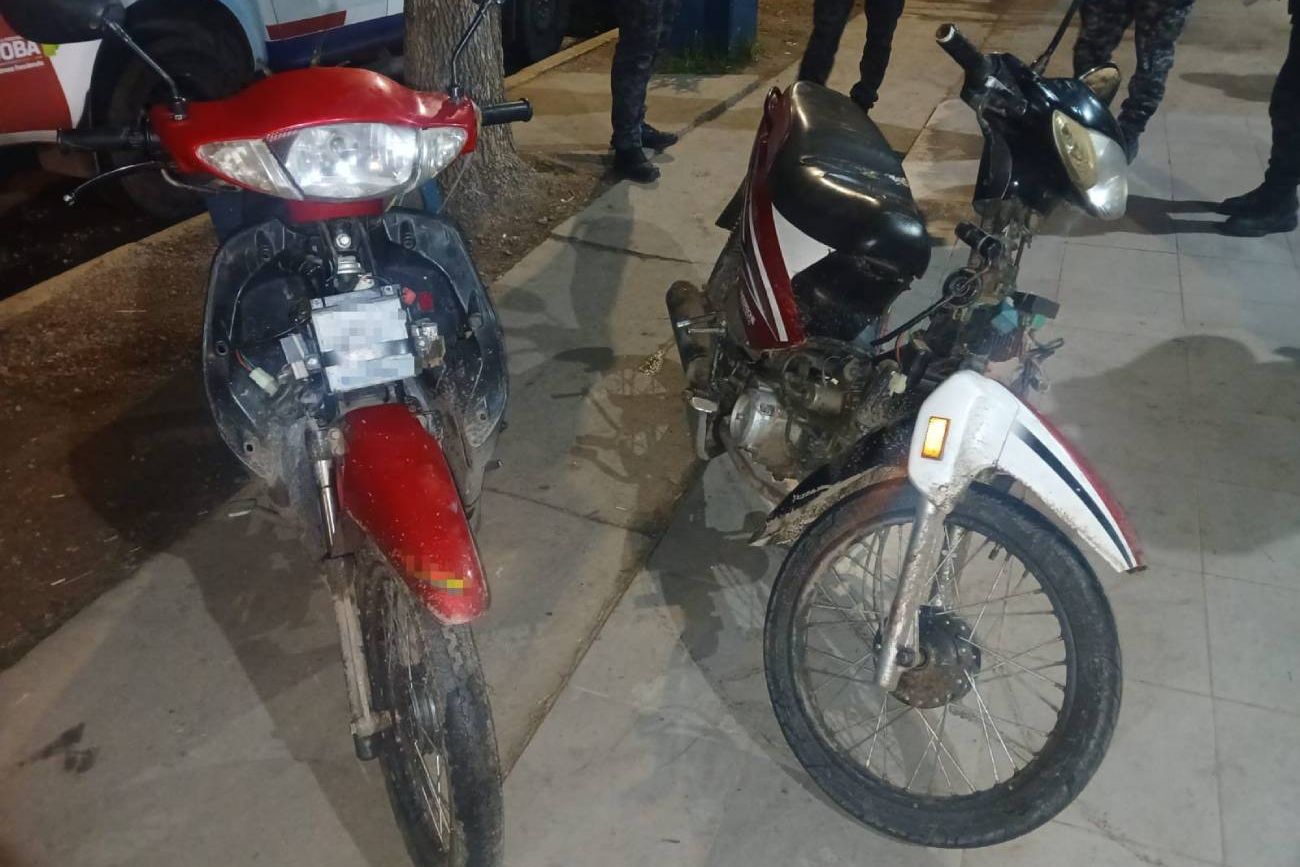 Dos adolescentes detenidos tras un operativo en Córdoba: iban en motos con pedido de secuestro.
