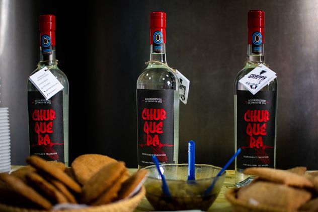 Aguardiente (o grapa) Churquera, un nuevo producto artesanal nacido en Colonia Caroya. 
