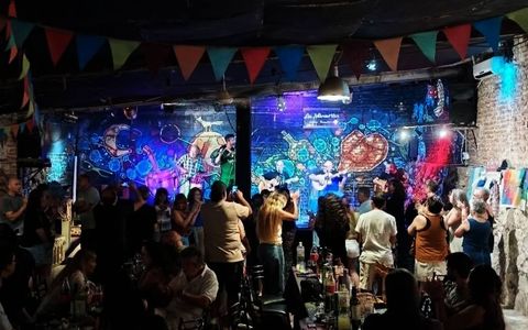 Peña en Unquillo: La Minerita.