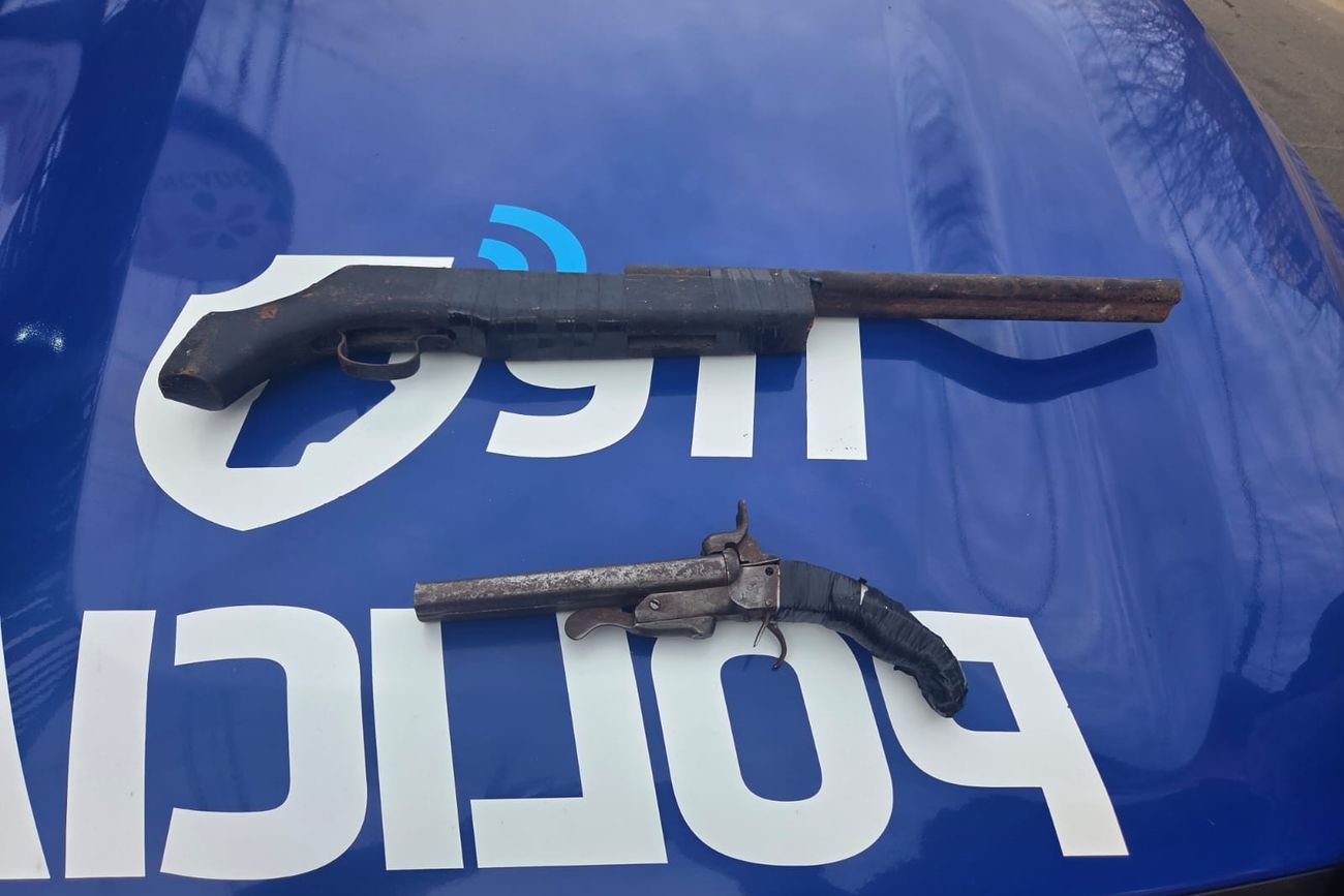 Hallaron armas de fabricación casera durante un operativo en barrio Villa Richardson.