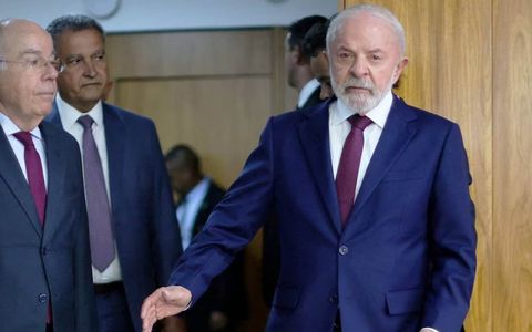 El canciller de Brasil, Mauro Vieira, junto con el presidente, Lula Da Silva. 