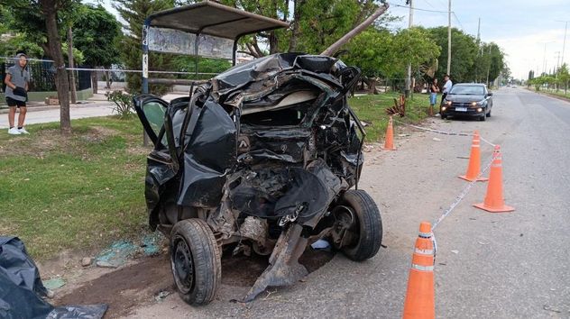 El auto donde iba la pareja y que chocó Lucas Belén.