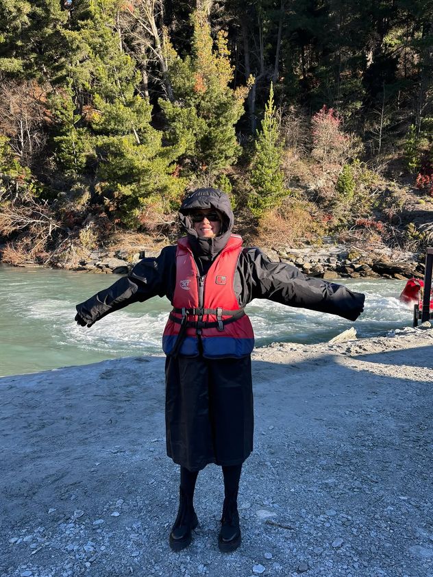 Sydney Sweeney y Scooter Braun grabaron el extremo bungee jumping que hicieron de noche en Nueva Zelanda