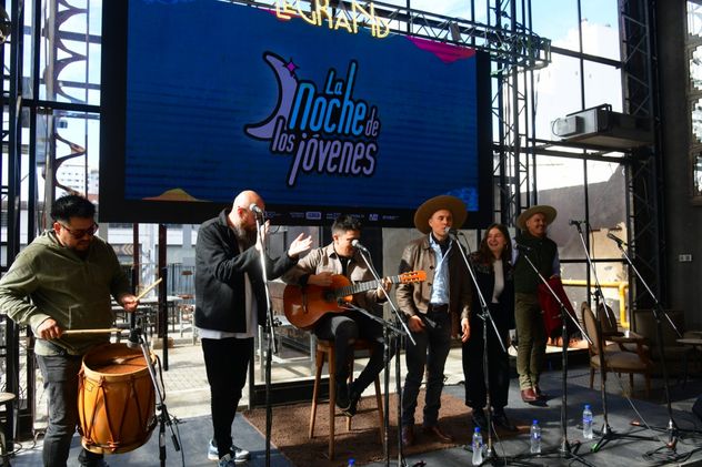 Lanzamiento oficial del festival "La Noche de los Jóvenes". 