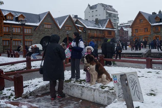 Bariloche, en emergencia por la intensa nevada.