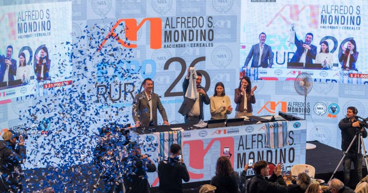 REMATE EN LA RURAL. En una subasta ganadera de 22 mil animales, organizada por una consignataria cordobesa, se remató una camiseta firmada por Messi con fines solidarios.