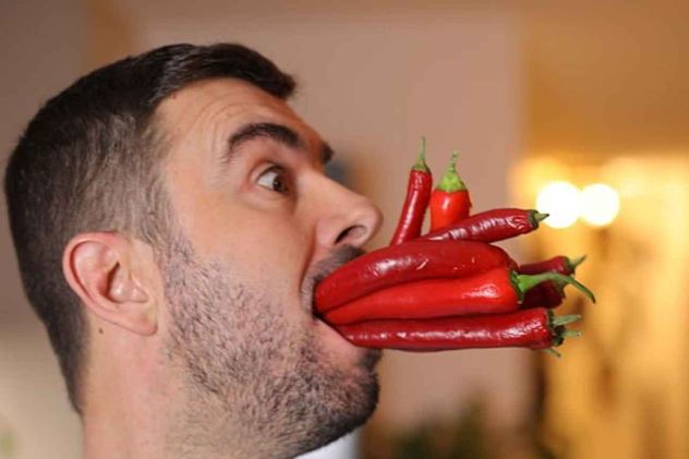 Por qué un estudio cuestiona ahora dos consejos dietéticos muy extendidos: beber agua en las comidas y evitar el picante. 