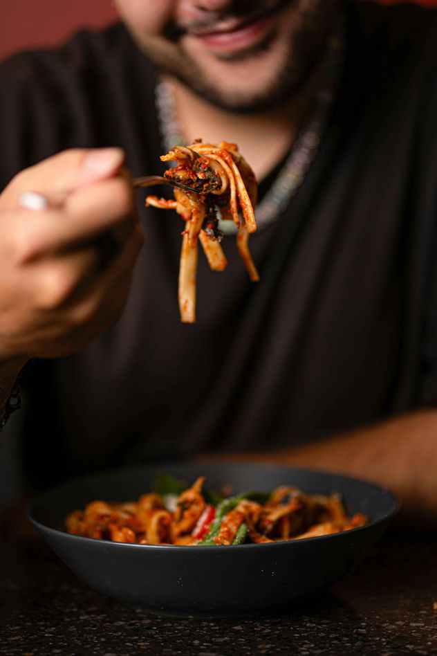 Por qué un estudio cuestiona ahora dos consejos dietéticos muy extendidos: beber agua en las comidas y evitar el picante. 