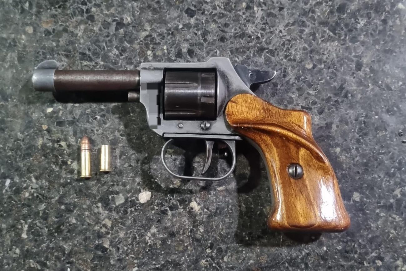 Detuvieron a un hombre armado en barrio La Bloquera y hubo incidentes durante el operativo policial