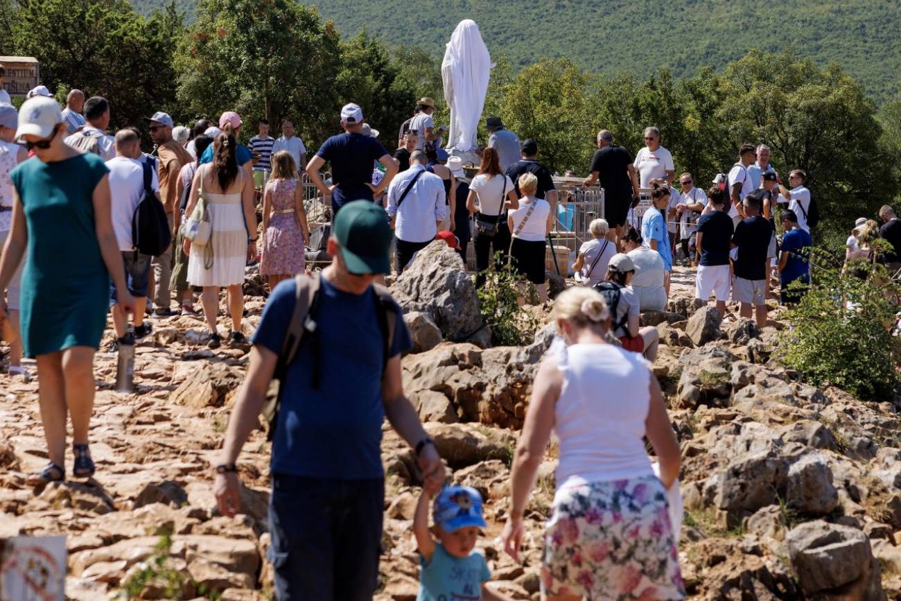 Profanan el santuario de Medjugorje de la Virgen María en Bosnia.