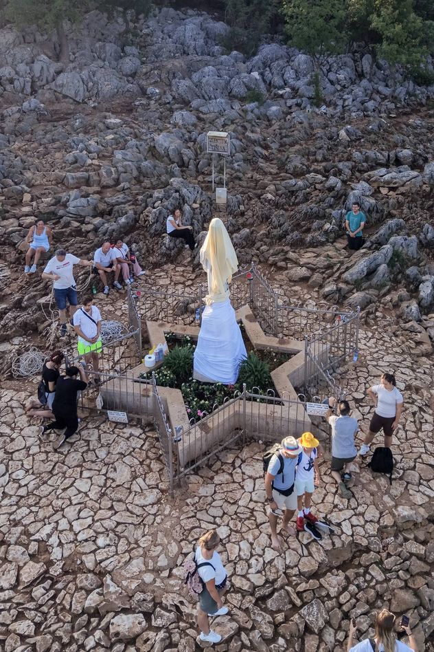 Profanan el santuario de Medjugorje de la Virgen María en Bosnia.