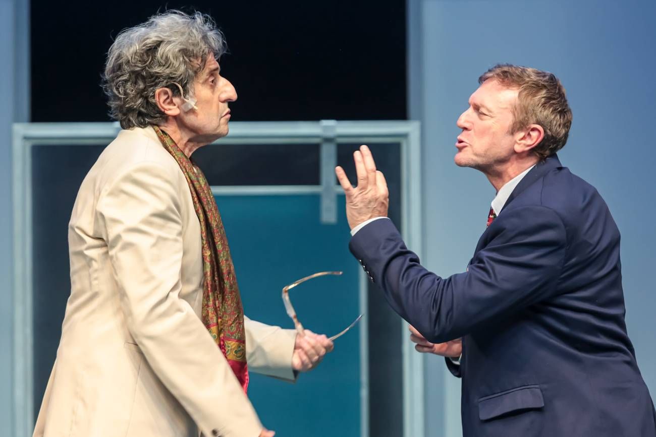 Diego Peretti y Federico D'Elía, en una escena caliente de "El Jefe del Jefe". 