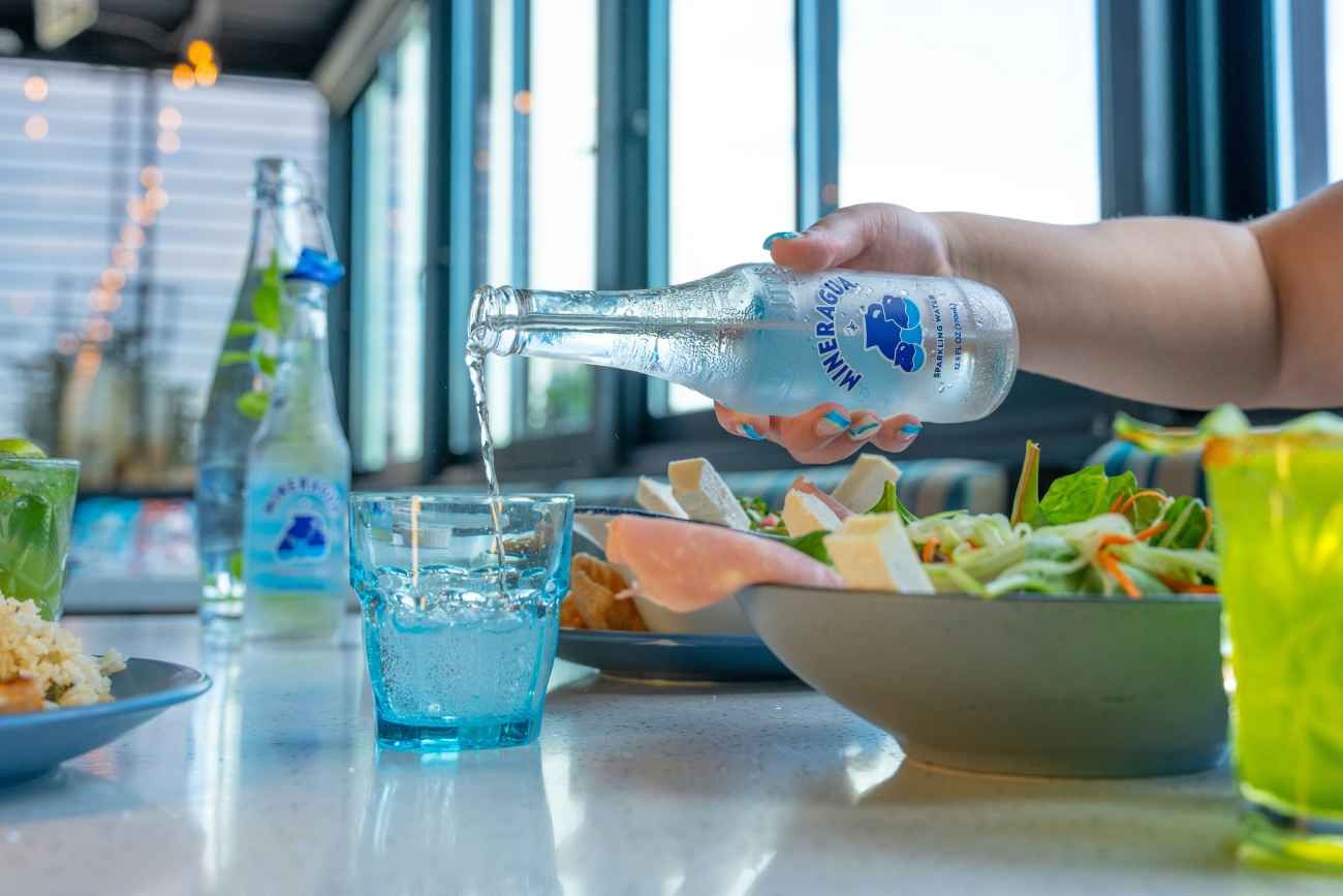 Por qué un estudio cuestiona ahora dos consejos dietéticos muy extendidos: beber agua en las comidas y evitar el picante. 