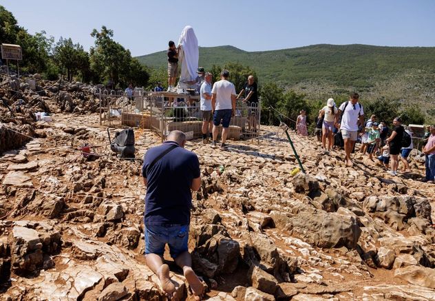 Profanan el santuario de Medjugorje de la Virgen María en Bosnia.