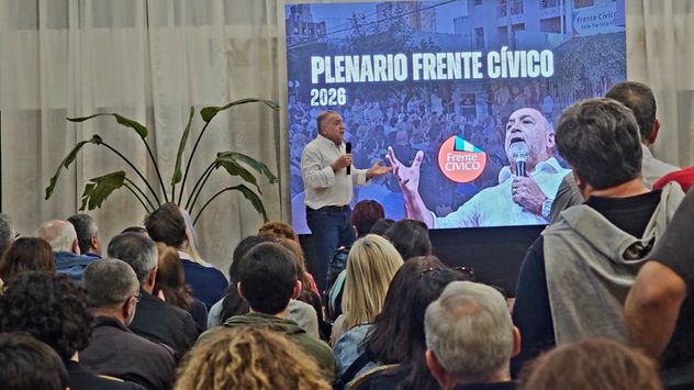 Luis Juez en una reunión del Frente Cívico en Córdoba capital rumbo a las elecciones 2027. 