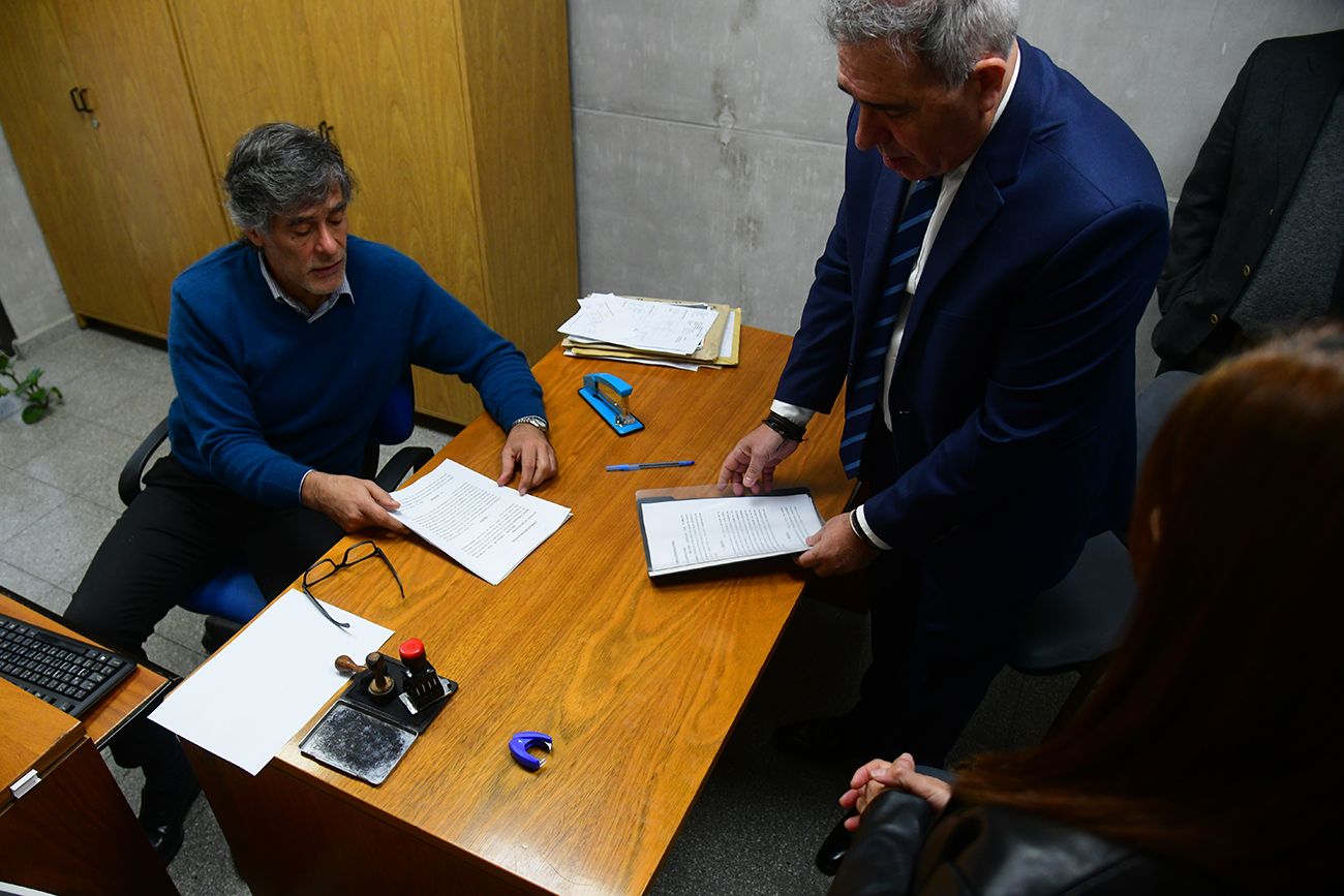 Tribunos de Cuenta presentan una denuncia contra Caminos de las Sierras por el sobreprecio en la obra pública de la Provincia de Córdoba.