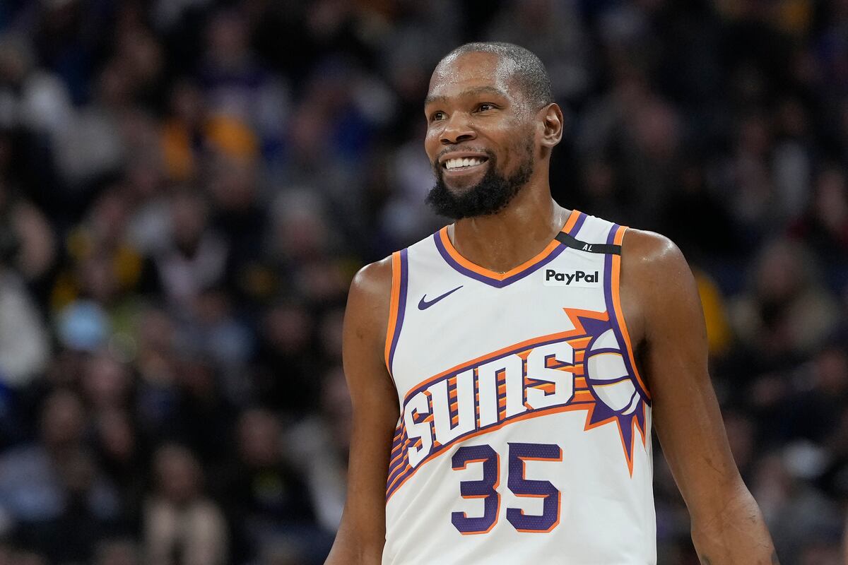 Kevin Durant quiere ir a un equipo que pelee por el título. (AP Foto/Jeff Chiu)