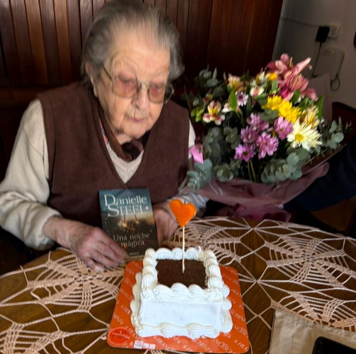 Graziela Acuña de Abrate cumplió 103 años. Y festejó con torta, en su casa.