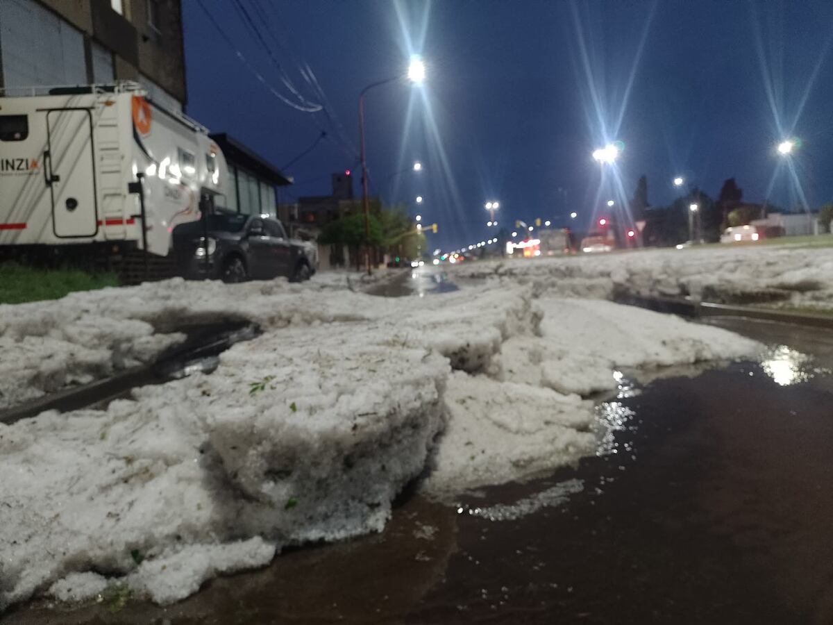 Santa Rosa, La Pampa. Grandes cantidades de granizo durante la madrugada del 20 de septiembre.