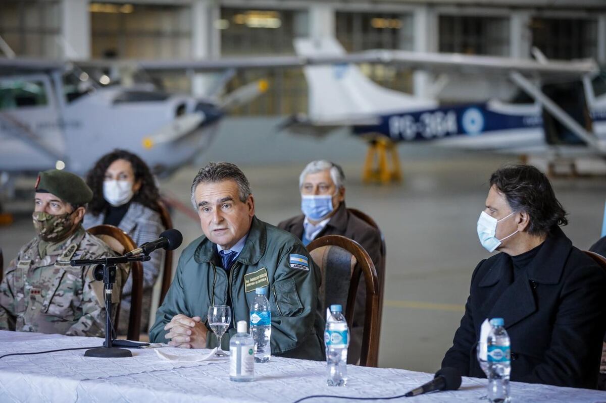 Agustín Rossi, de visita al Area Material Río Cuarto y el Batallón de Arsenales de Holmberg (Ministerio de Defensa)