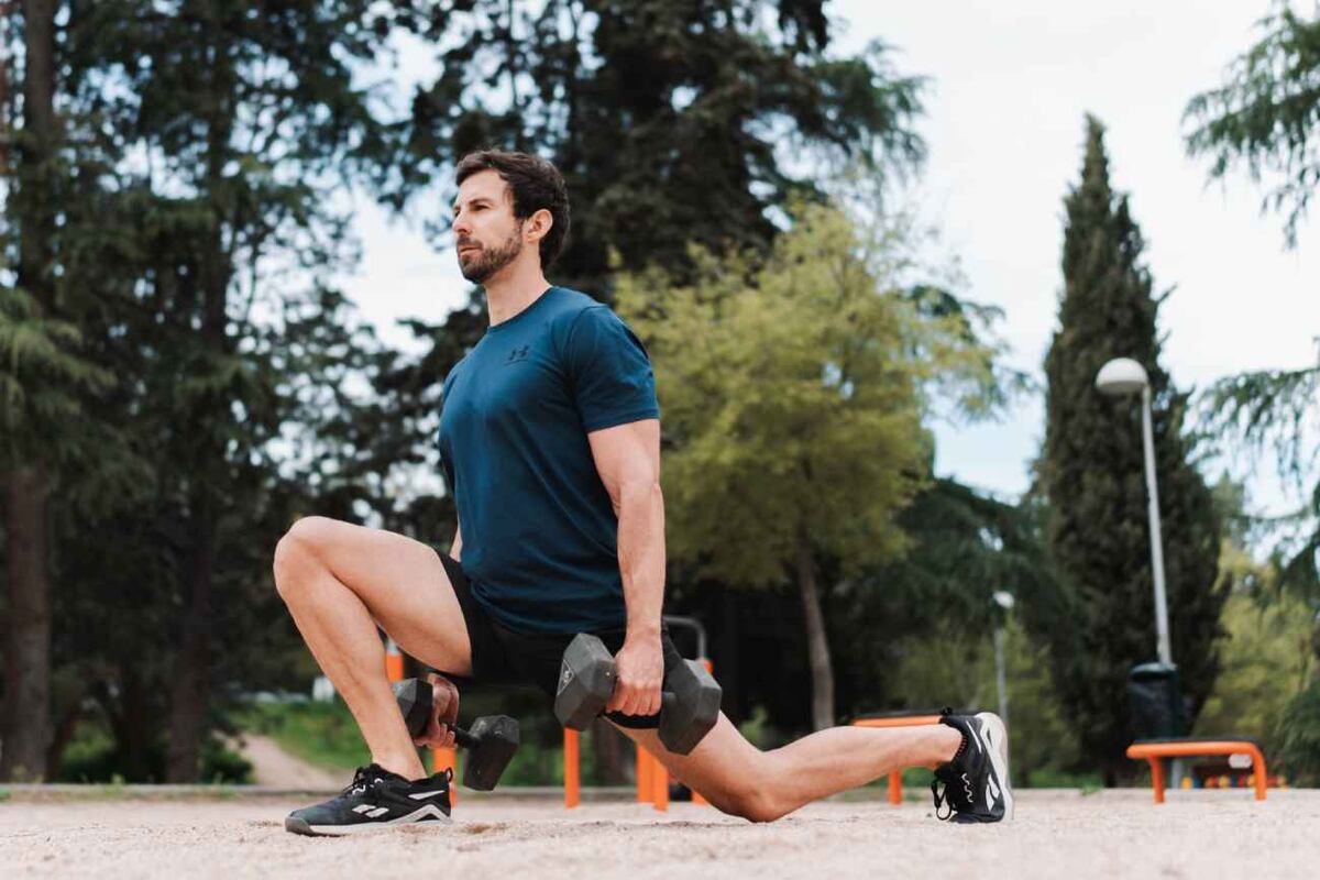 El ejercicio completo que fortalece piernas y glúteos y mejora el equilibrio