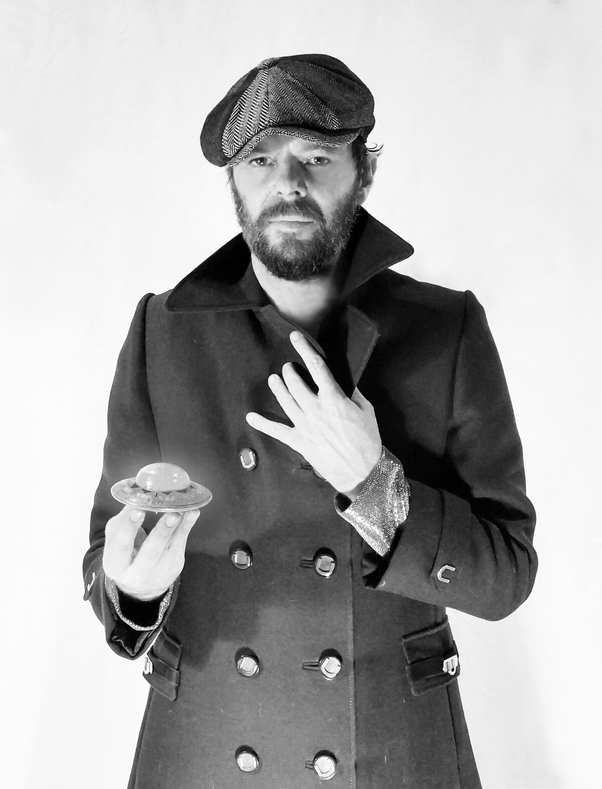 Alfonso Barbieri, con plato volador propio. (Gentileza Sofía Bergallo)
