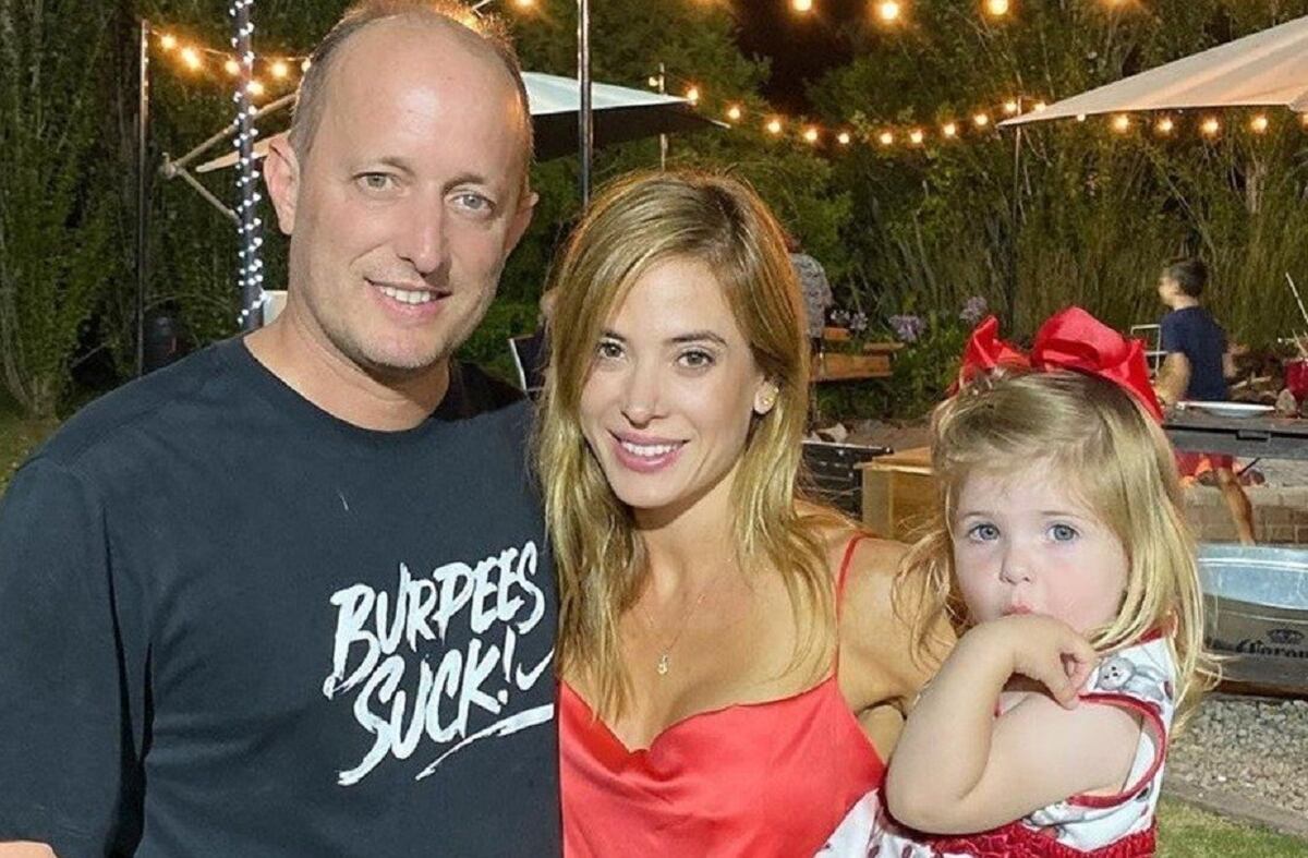 En la foto, Jésica Cirio y Martín Insaurralde junto a su pequeña hija Chloe.