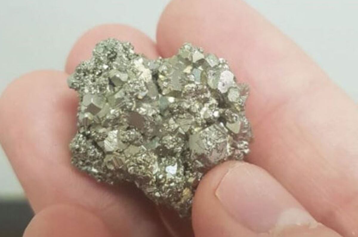 Oro en pirita. Pequeñas cantidades de oro pueden quedar atrapadas dentro de la pirita. (Universidad Curtin/Europa Press/DPA)
