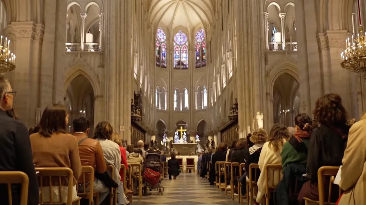 Una pareja se casó en Notre Dame (Foto: captura France 24)