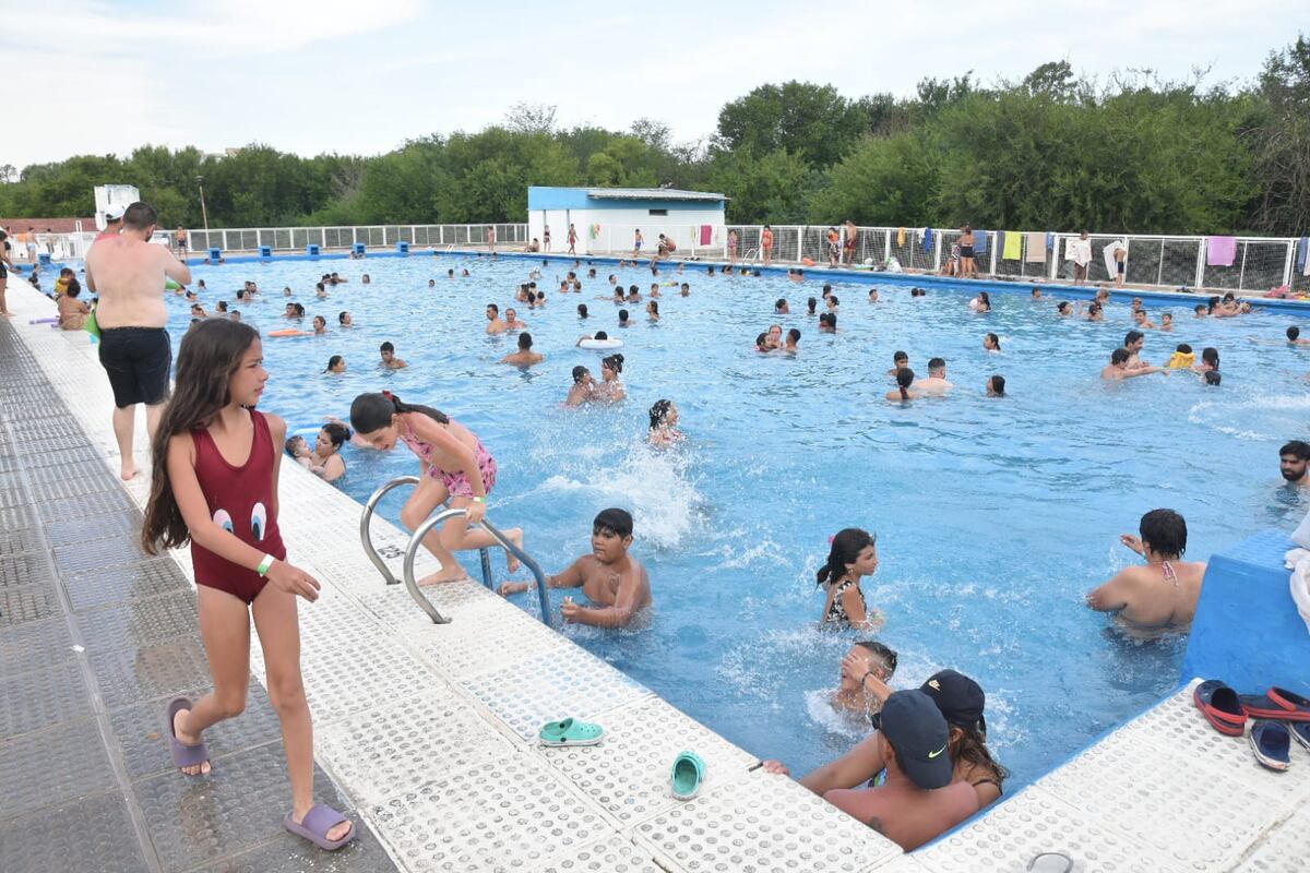 Más de 207 mil personas asistieron a los natatorios municipales durante la temporada de verano 2025-2026. (Municipalidad de Córdoba)