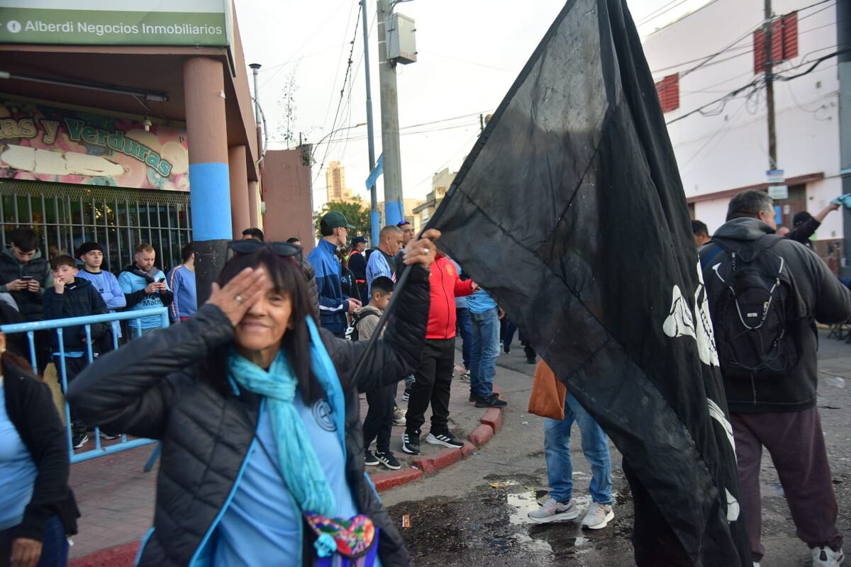 Cara 'e Cancha de Belgrano en la previa del partido con Racing en el Gigante de Alberdi. (Javier Ferreyra / La Voz)
