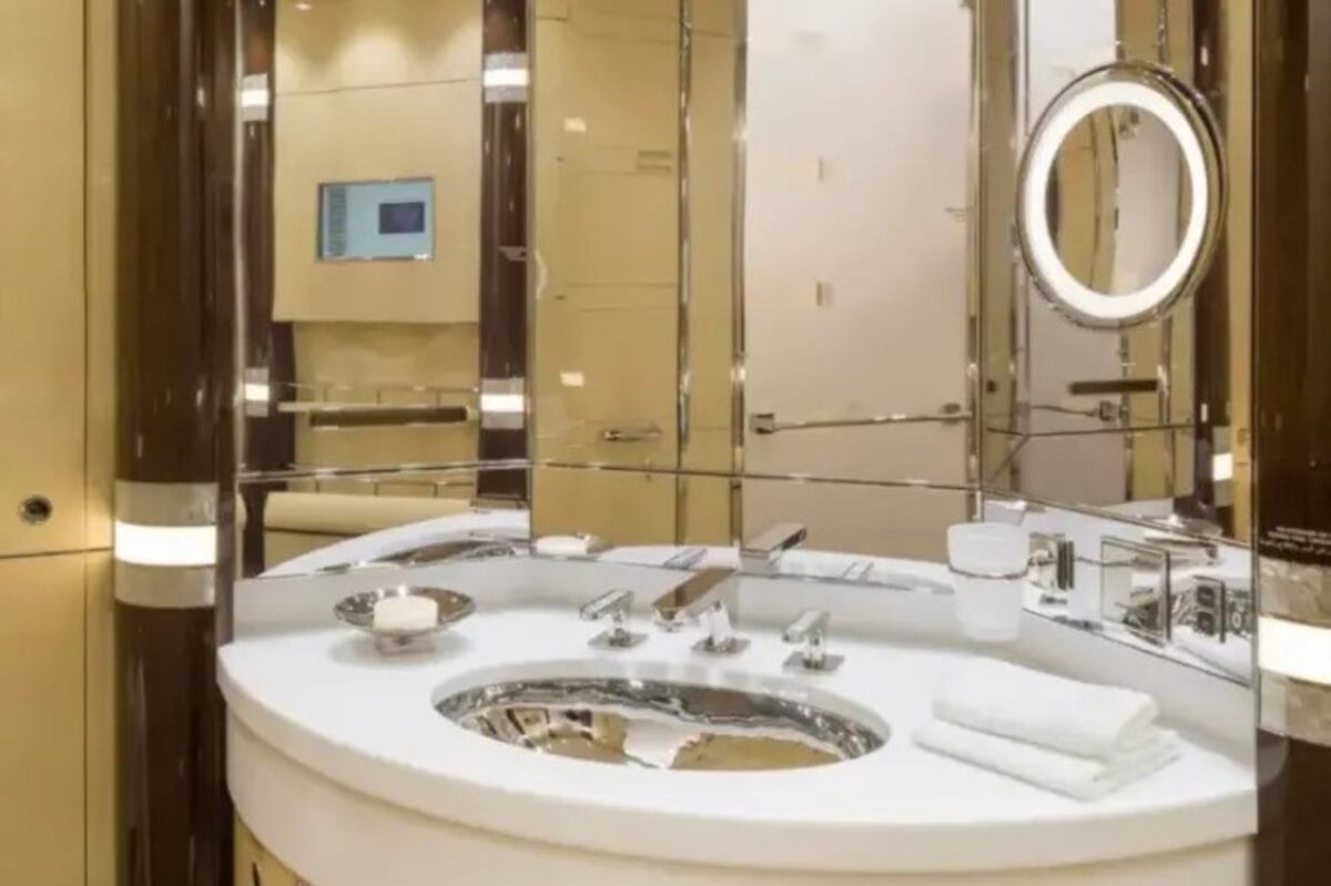 “El palacio en el cielo” de 400 millones de dólares: el lujoso avión que Qatar le quiere regalar a Donald Trump