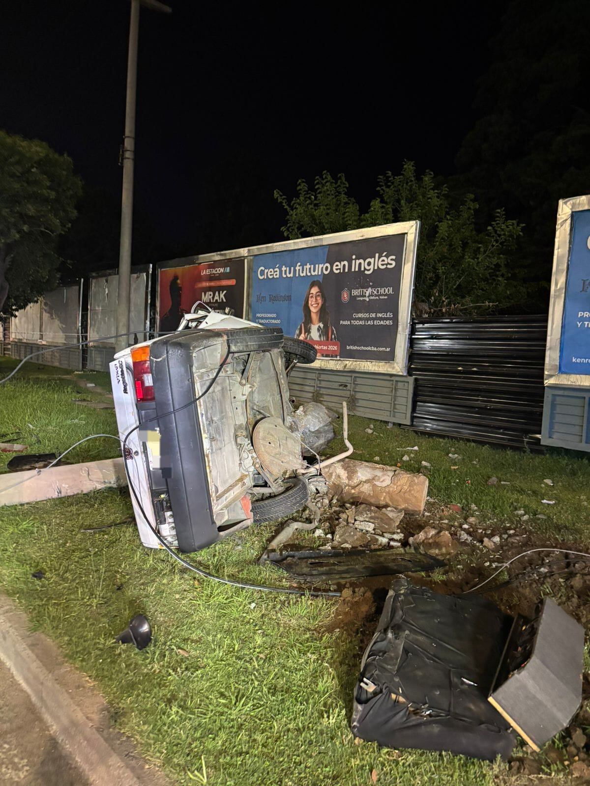 Impactante siniestro vial en Avenida La Voz del Interior le costó la vida a un chico de 22 años.