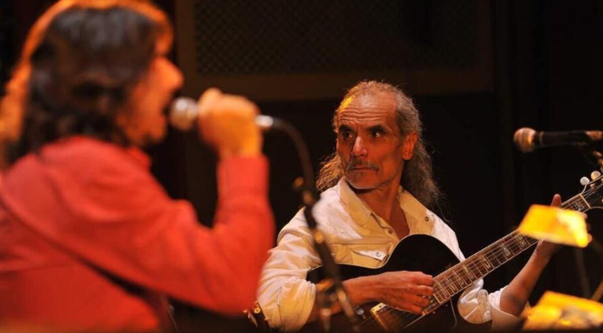 Horacio disfruta profundamente acompañar el canto de diferentes artistas.
