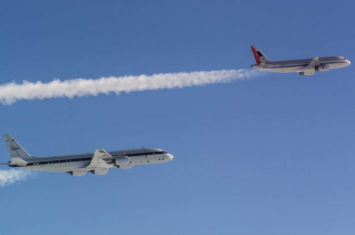 Estelas de aviones. (DLR/Nasa/Europa Press/DPA)