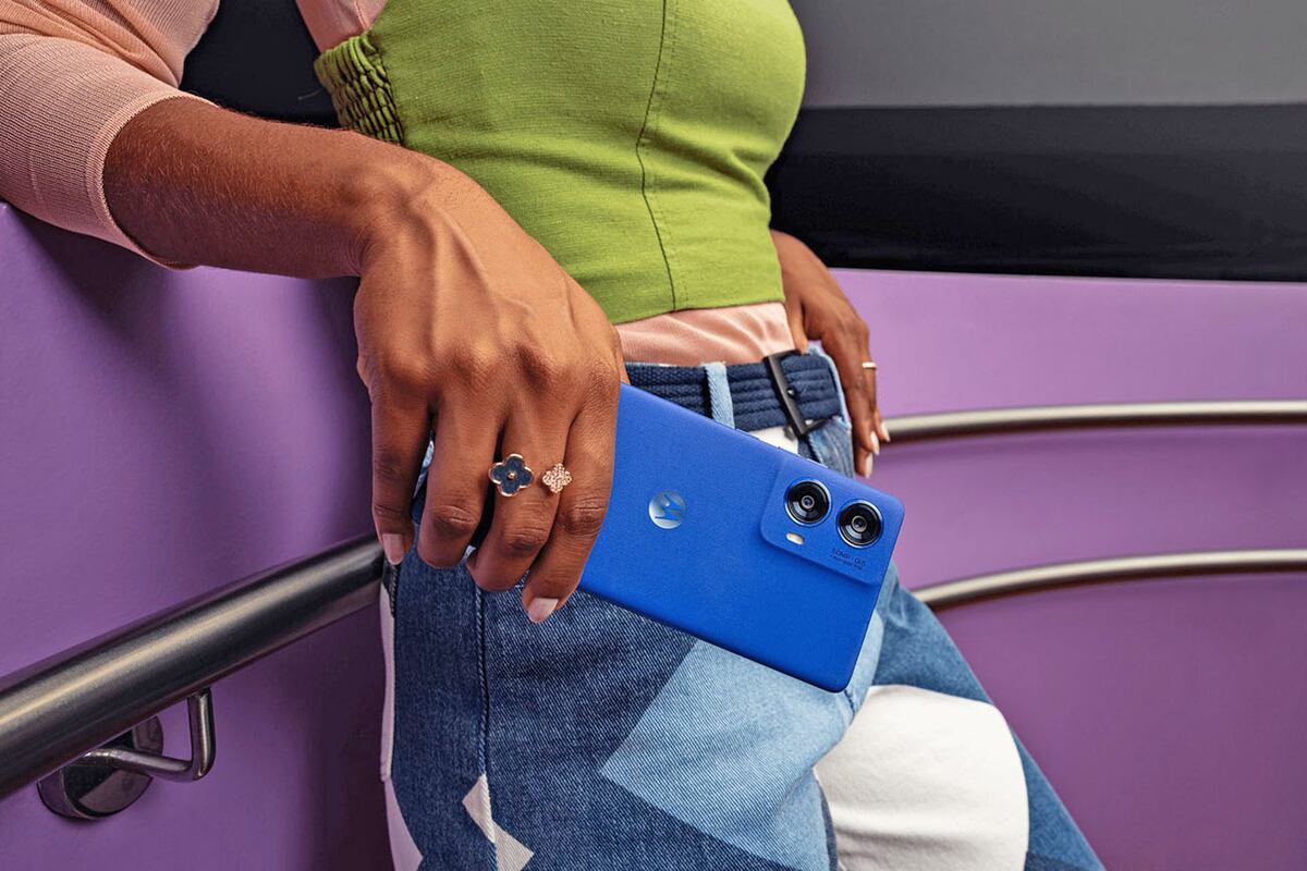 Moto-G85, primer integrante de la familia g con pantalla curva sin bordes ($ 699.999).