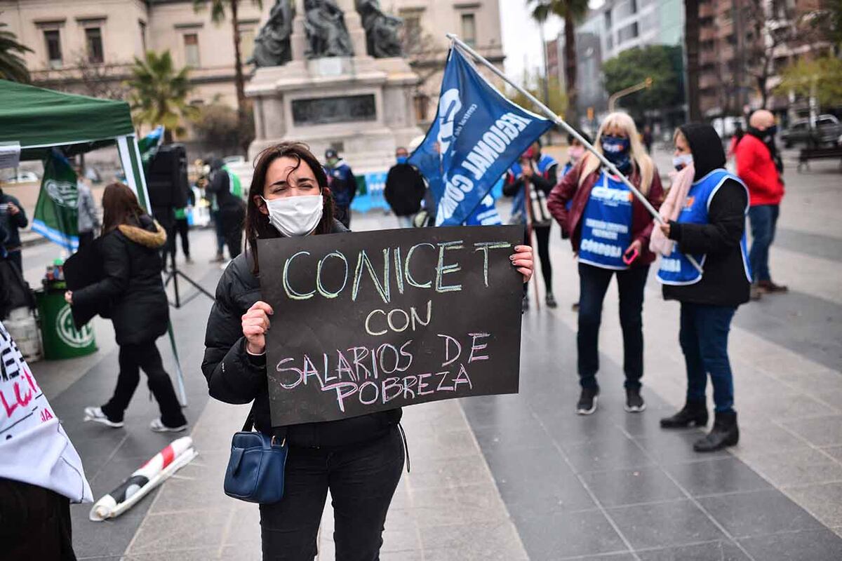 Desde 2023, científicos e investigadores denuncian activamente el desfinanciamiento de la ciencia y tecnología. (Foto: Pedro Castillo)